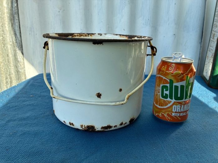 Vintage enamel can