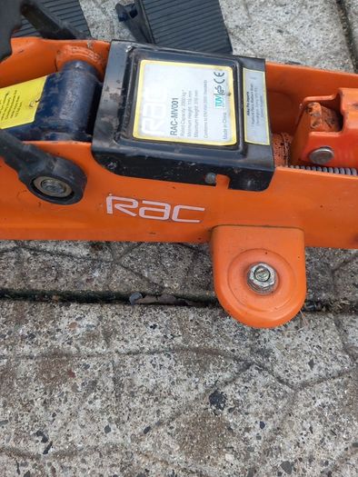 Tonne Capacity Trolley Jack Carry Case  2x2 Tonne Axie  Stands .