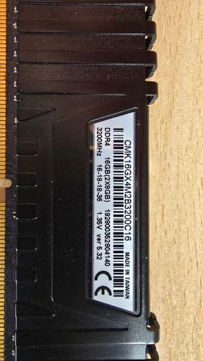 RAM Corsair Vengeance DDR4 8GB x2