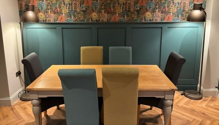 Extendible Dining Table and 6 Chairs