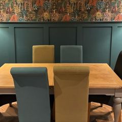 Extendible Dining Table and 6 Chairs