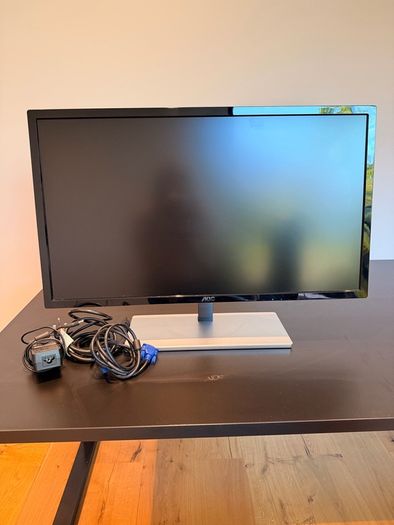Home Desk 80x180cm, Chair and Monitor