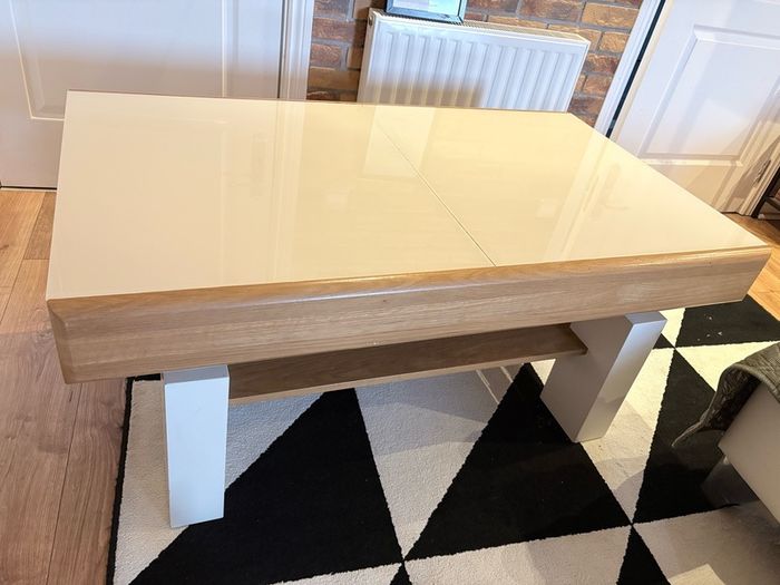 Extendable Coffee Table