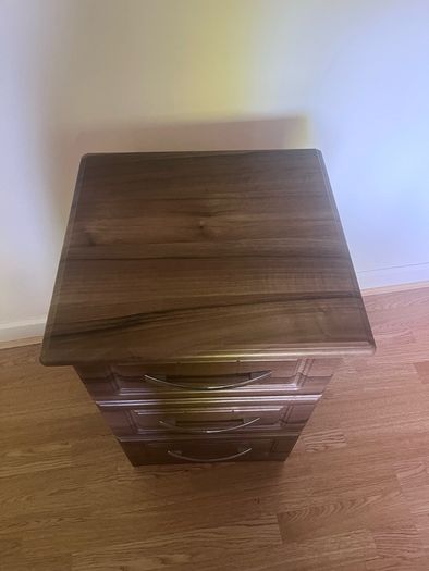 2 bedside lockers brand new