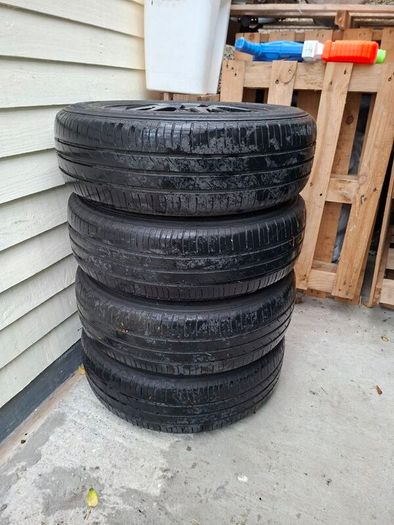 195/65/15 Kumho tyres & alloys