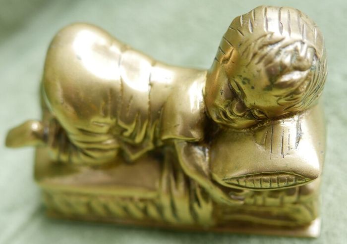 Vintage Brass Sleeping Child 5" x 3" x 2,5"