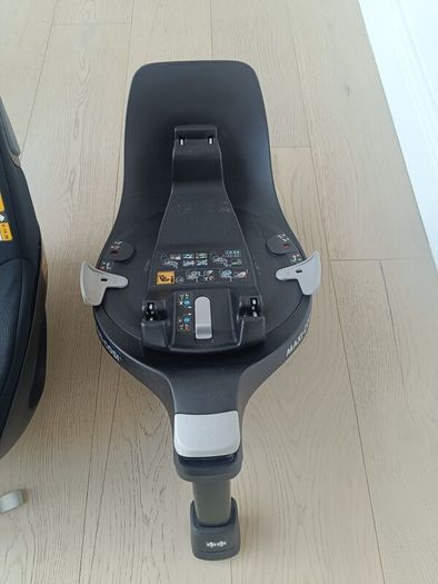 Maxi Cosi Pearl 360 Seat and Base