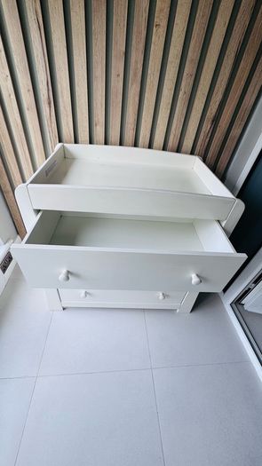 Mamas and Papas changing table