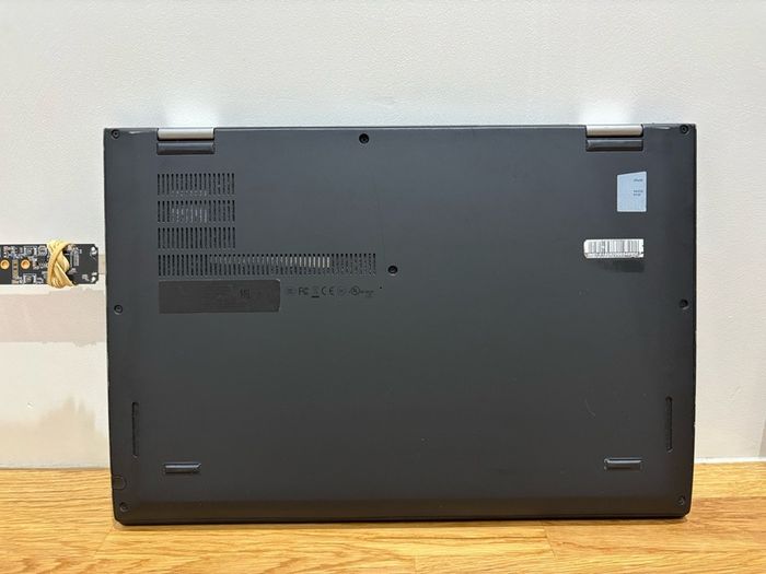 lenovo ThinkPad X1 Yoga gen2 , i7 g7,8gb ram ,no SSD ,WQHD IPS TOUCH SCREEN