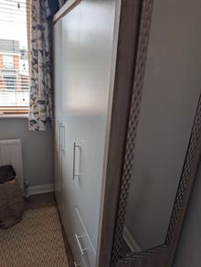 Medium wardrobe