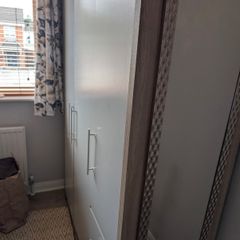 Medium wardrobe