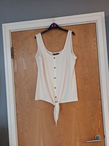 Dunnes Stores  Sleevless Cream Top.  S. L - 16-18.  New - No Tag.
