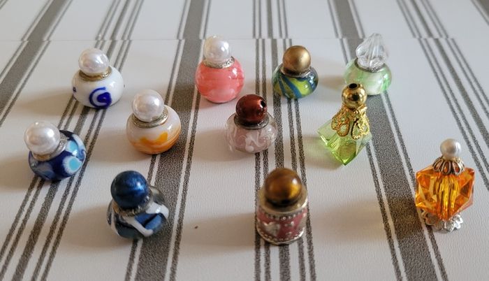 Dolls house bathroom / bedroom accessories