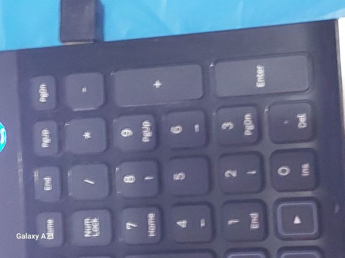 Samsung Notebook Model NP300E5A, Intel Core i5-2430M CPU, 2.4GHz, 4 GB Ram, 600GB HDD, Windows 10, Microsoft Edge, Chrome and VLC