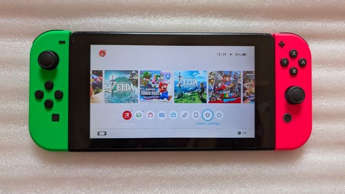 Nintendo Switch (unpactched) - Joycons, Power Supply, 128GB