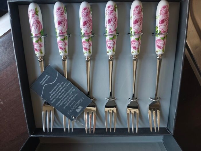 Newgrange living Rosa Pastry forks