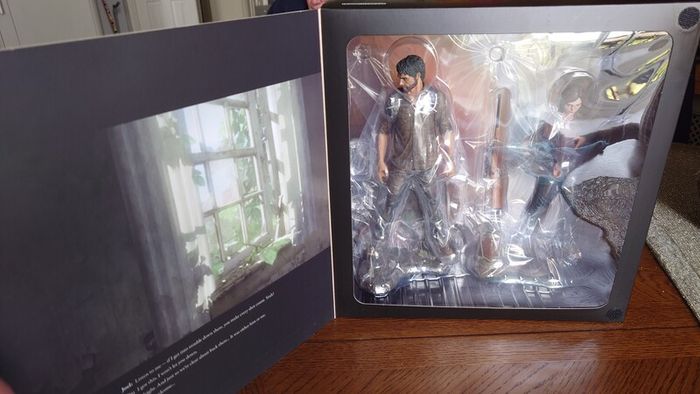 The Last of Us 1/9 Joel And Ellie Statue