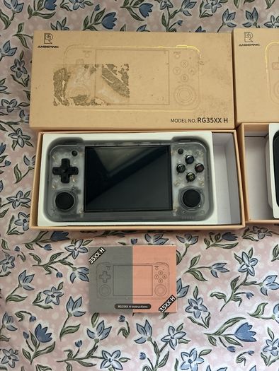 Anbernic RG35XX retro hand game console