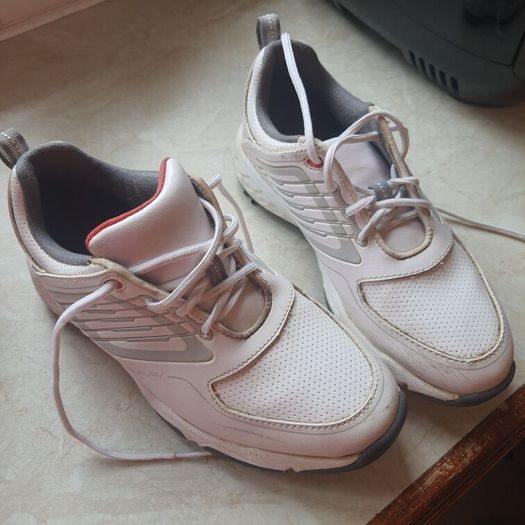 golf shoes