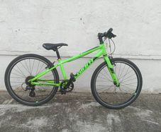 Giant ARX, 24" inch, ready to go, good condition.