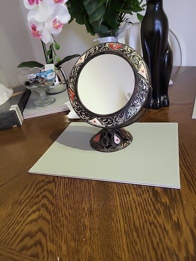 Vanity mirror