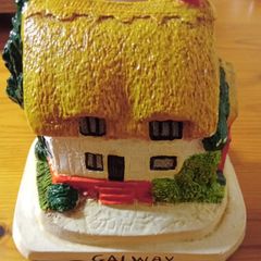 Vintage Souvenir  Thatch  Cottage  / Galway