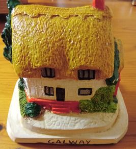 Vintage Souvenir  Thatch  Cottage  / Galway