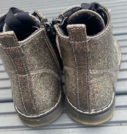 Kids size 5 boot