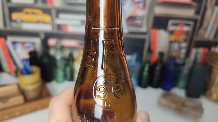 108 - Vintage Antique Brown Glass Embossed Letters Bottle Saorstat Eireann Irish Free State 1922 - 1937