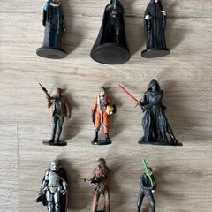 27 Star Wars Figures