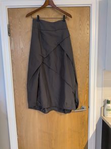 YAYA Sophisticated  Skirt.   S. 40- 12.   B.N.W.T.
