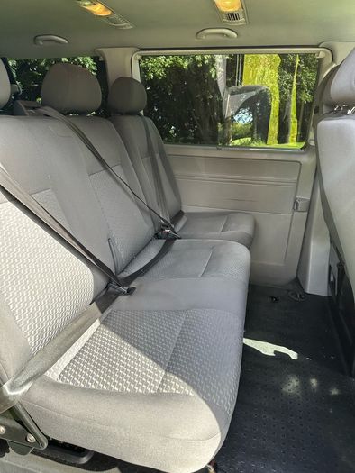 2013 Volkswagen Caravelle 2.0 diesel Automatic 9 seater
