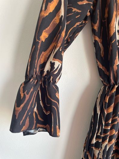Pala D'oro brown pleated dress size small