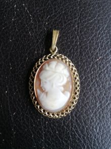 Vintage Gold Plated Cameo Pendant