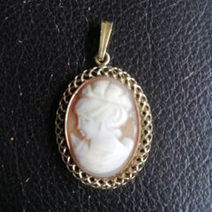 Vintage Gold Plated Cameo Pendant