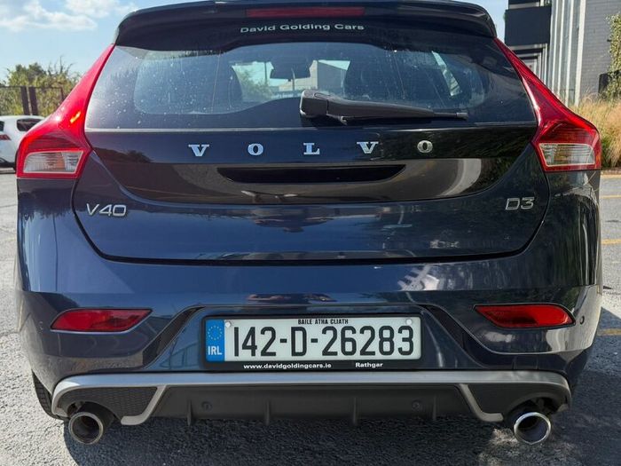 Volvo (2014) V40 D3 R-design Automatic  161k Km