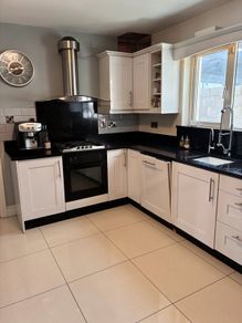 Full Kitchen, Granite Worktops and Appliances