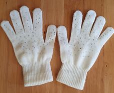 New - A Beautiful Pair of White / Cream Gloves - One Size