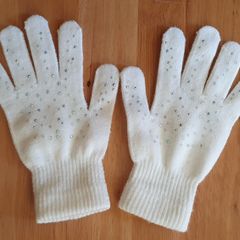 New - A Beautiful Pair of White / Cream Gloves - One Size