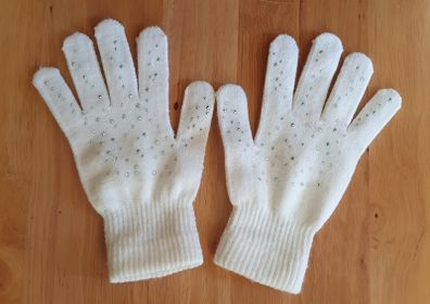 New - A Beautiful Pair of White / Cream Gloves - One Size