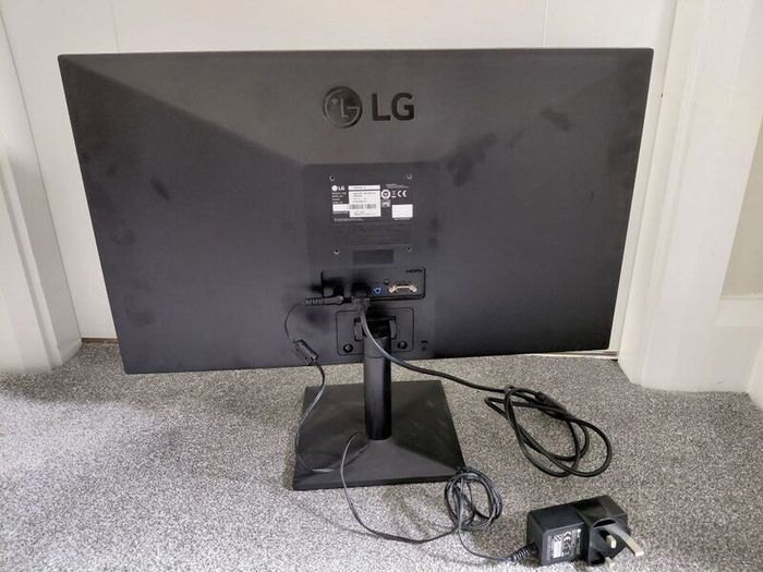 LG Monitor 24"