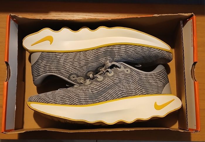 Nike Motiva Walking Shoes
