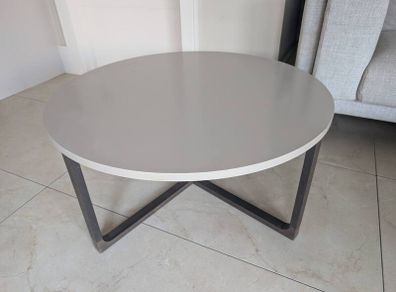 Round coffee table