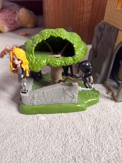 Harry Potter Magical Minis; Hogwarts Castle and additional Playsets