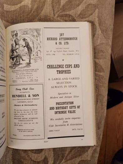 The Horseman's Year Book. Edited By Lt.col.w.e.lyon. 1950 First Edition Hardback In Good Condition. Plus Hunting,showing, And Chasing. By Sam Marsh. See Photos For Same.