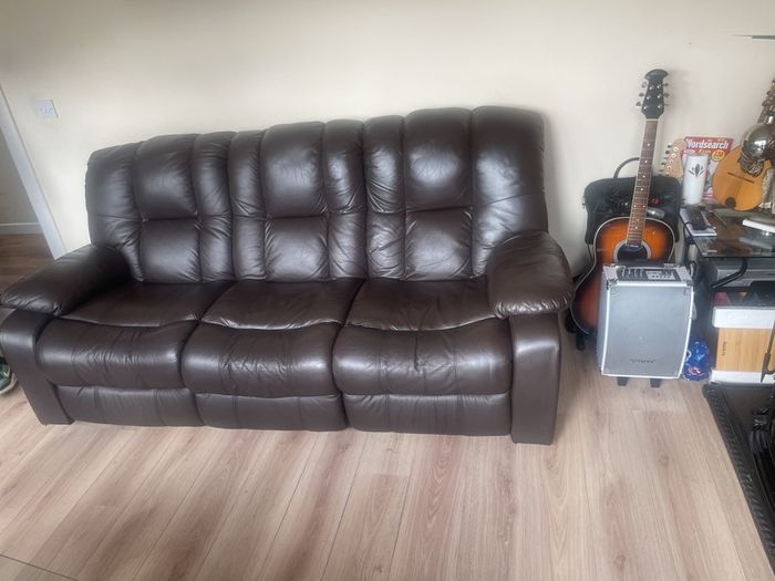 Reclining sofa and 2 armchairs