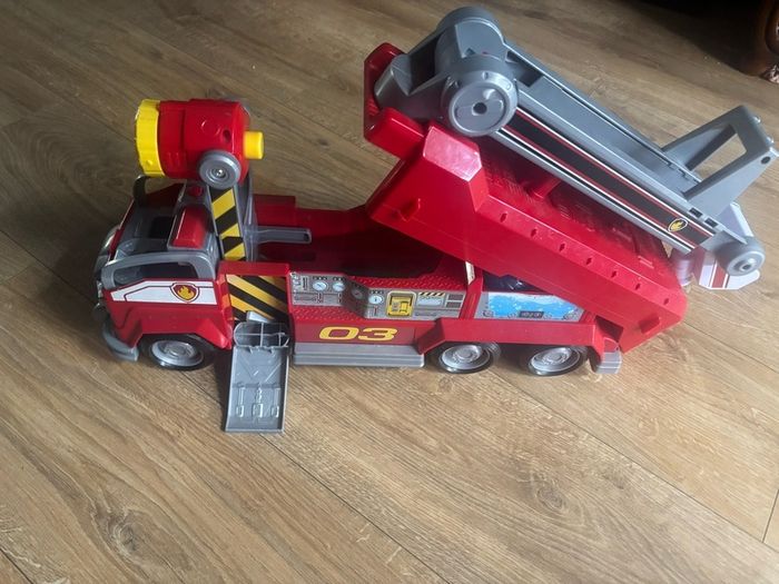 paw patrol fire truck