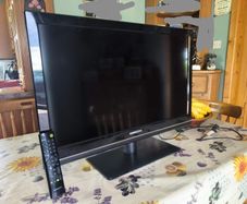 Hanspree 32" LCD TV. Usb & Hdmi (model SL32UMNBEEBBT)