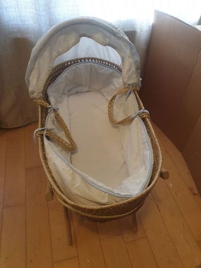 moses basket and stand