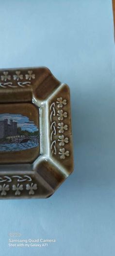 irish made porcelain wade ashtray,,prefect condition see the pictures for condition,buyer collects or pays postage thank you ,bunratty Castle picture insert ,